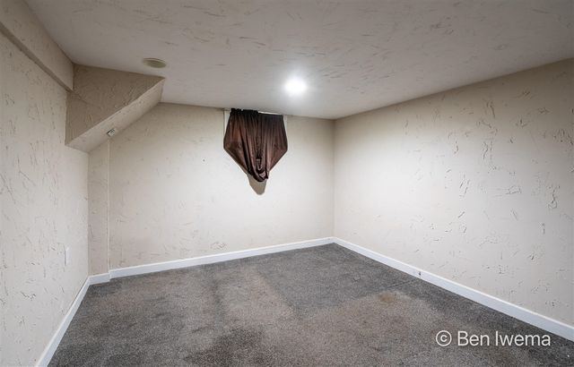 4623 Grantwood Avenue, Kentwood, MI 49508