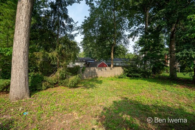 4623 Grantwood Avenue, Kentwood, MI 49508