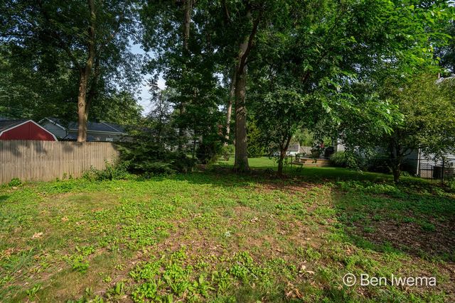 4623 Grantwood Avenue, Kentwood, MI 49508