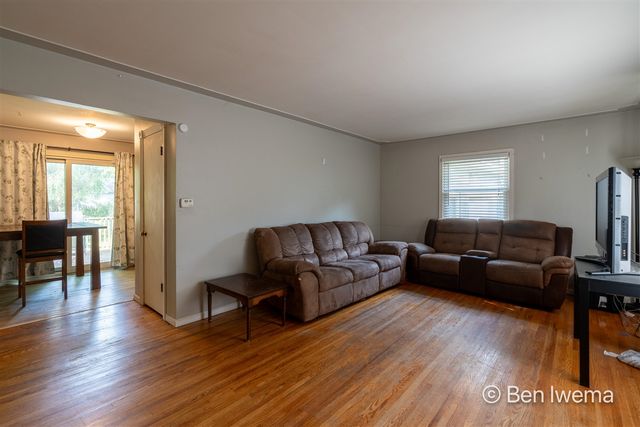 4623 Grantwood Avenue, Kentwood, MI 49508