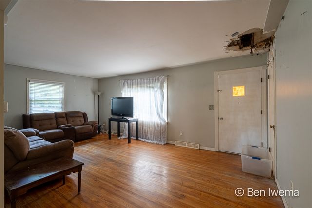 4623 Grantwood Avenue, Kentwood, MI 49508
