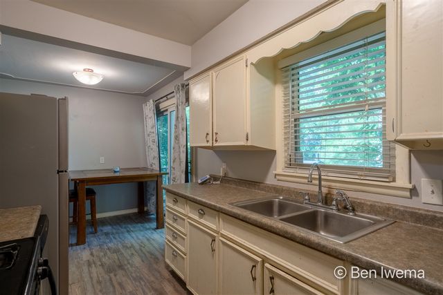 4623 Grantwood Avenue, Kentwood, MI 49508