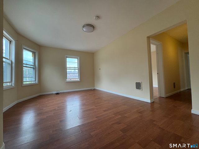 752 Boston Avenue 2fl, Bridgeport, CT 06610