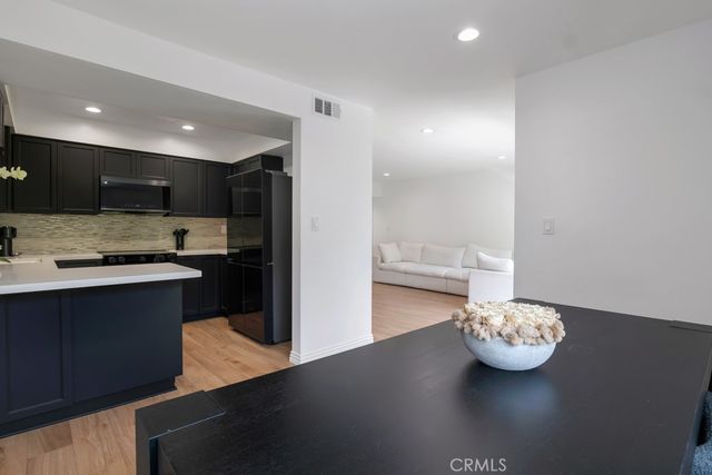 1015 N Michillinda 302, Pasadena, CA 91107