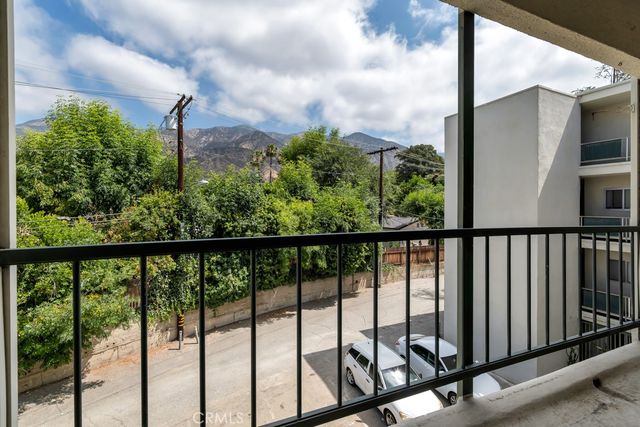 1015 N Michillinda 302, Pasadena, CA 91107