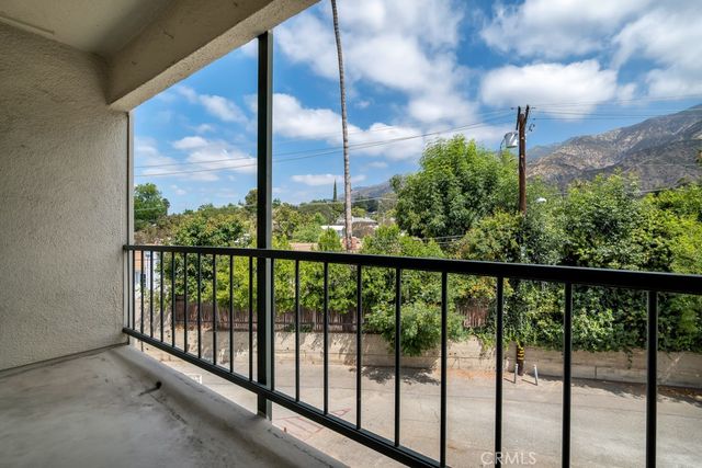 1015 N Michillinda 302, Pasadena, CA 91107