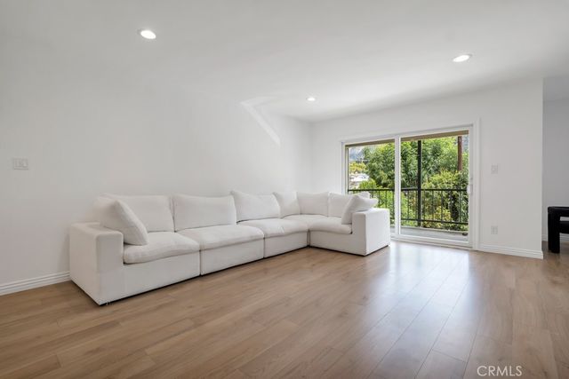 1015 N Michillinda 302, Pasadena, CA 91107