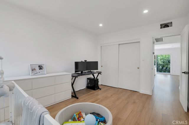 1015 N Michillinda 302, Pasadena, CA 91107