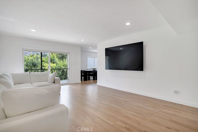 1015 N Michillinda 302, Pasadena, CA 91107