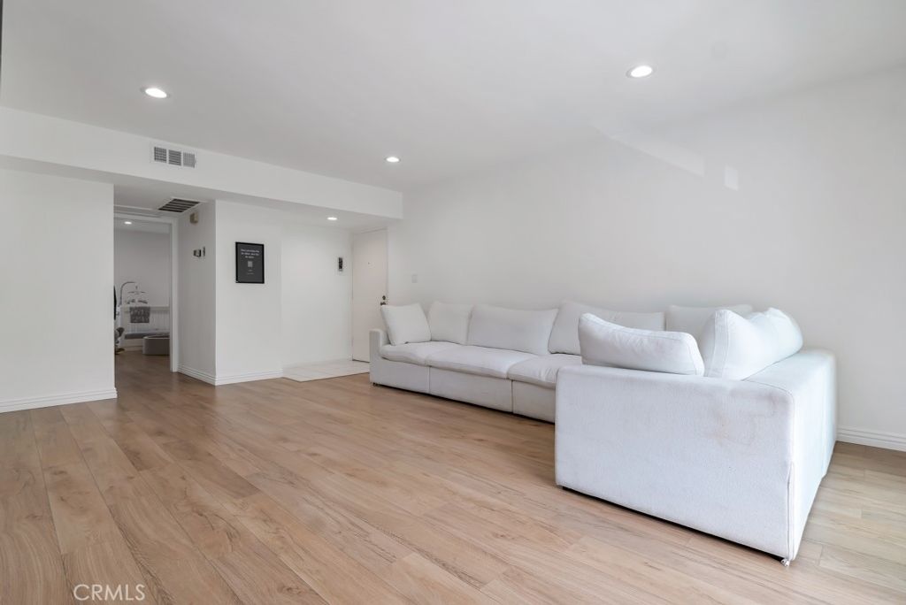1015 N Michillinda 302, Pasadena, CA 91107 — photo 5