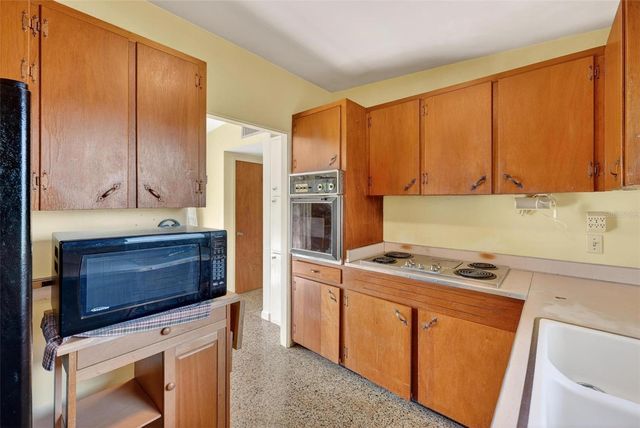 710 TWIN OAKS LANE, Eustis, FL 32726