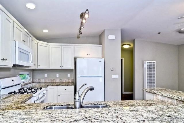 2677 Jefferson Street, Carlsbad, CA 92008