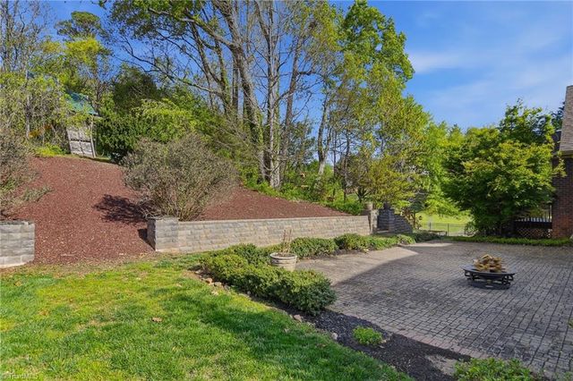 3304 Willow Wind Drive, Pfafftown, NC 27040