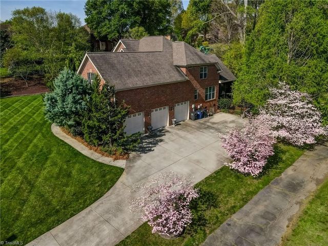 3304 Willow Wind Drive, Pfafftown, NC 27040