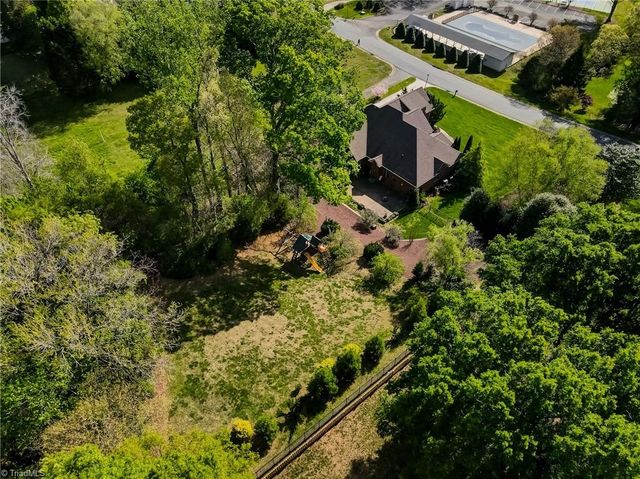3304 Willow Wind Drive, Pfafftown, NC 27040
