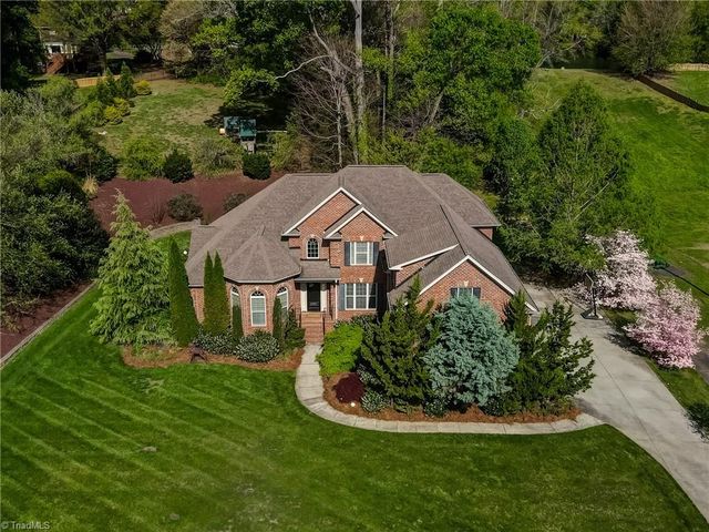 3304 Willow Wind Drive, Pfafftown, NC 27040