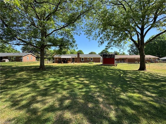 2436 Wickham Road, Kernersville, NC 27284
