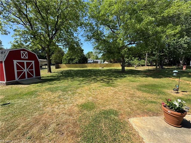 2436 Wickham Road, Kernersville, NC 27284