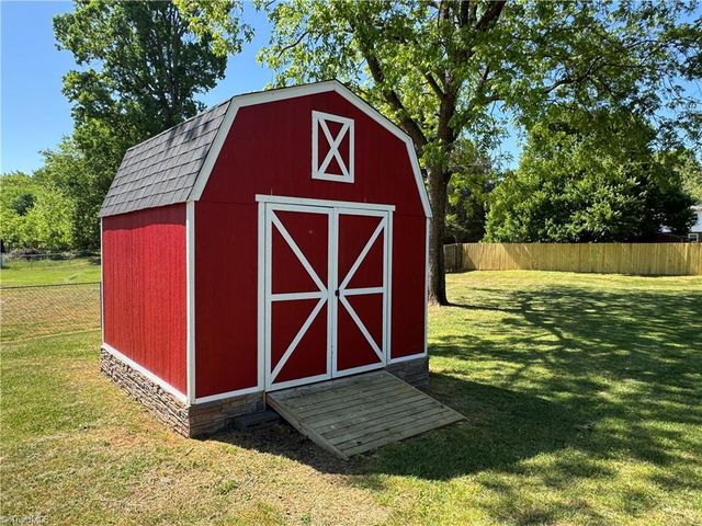 2436 Wickham Road, Kernersville, NC 27284