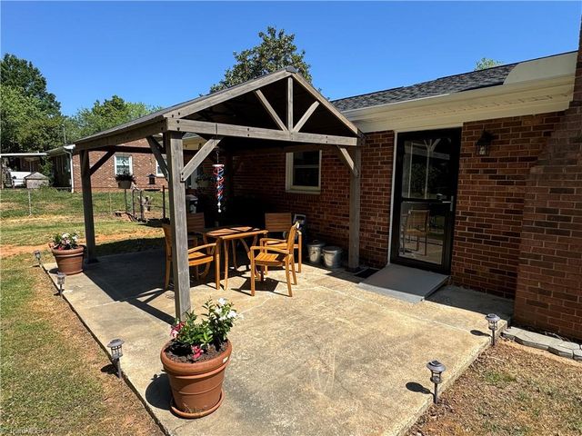 2436 Wickham Road, Kernersville, NC 27284