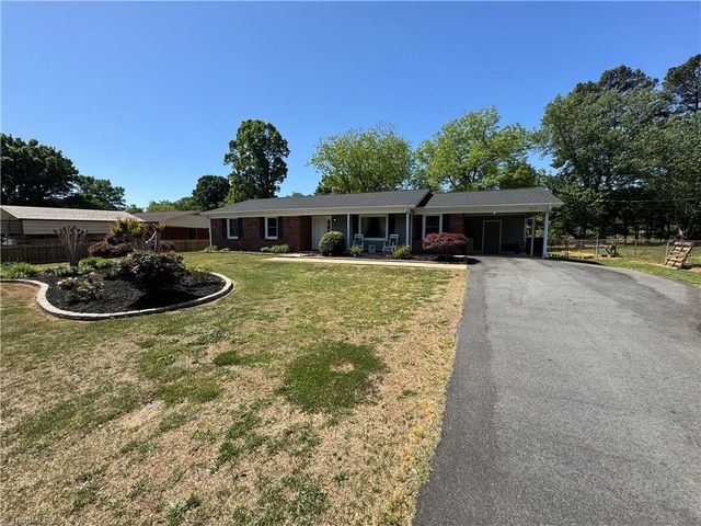 2436 Wickham Road, Kernersville, NC 27284