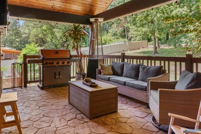 8124 Hickory Hill Lane SE, Huntsville, AL 35802