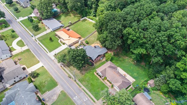 8124 Hickory Hill Lane SE, Huntsville, AL 35802