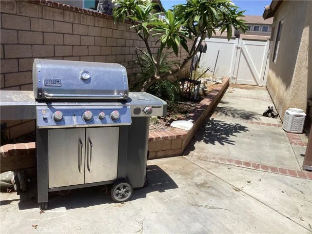 8033 David Way, Riverside, CA 92509