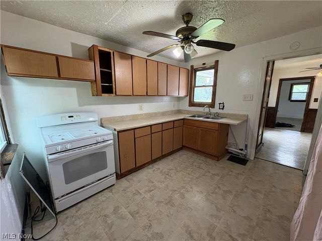325 E High Street, Leetonia, OH 44431