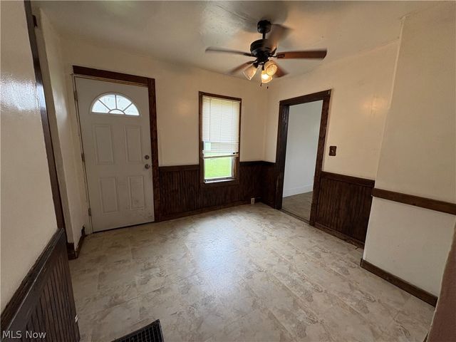 325 E High Street, Leetonia, OH 44431