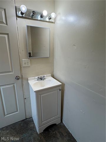325 E High Street, Leetonia, OH 44431