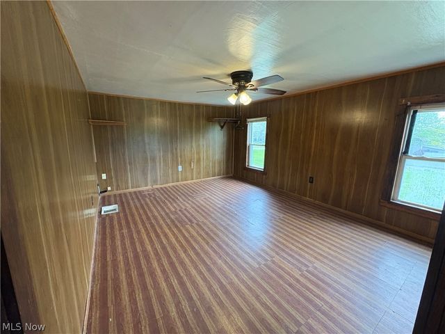 325 E High Street, Leetonia, OH 44431