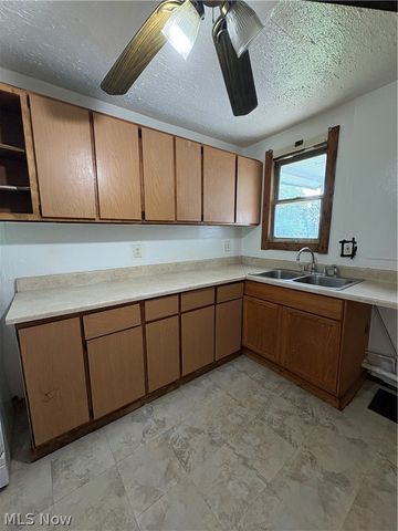 325 E High Street, Leetonia, OH 44431