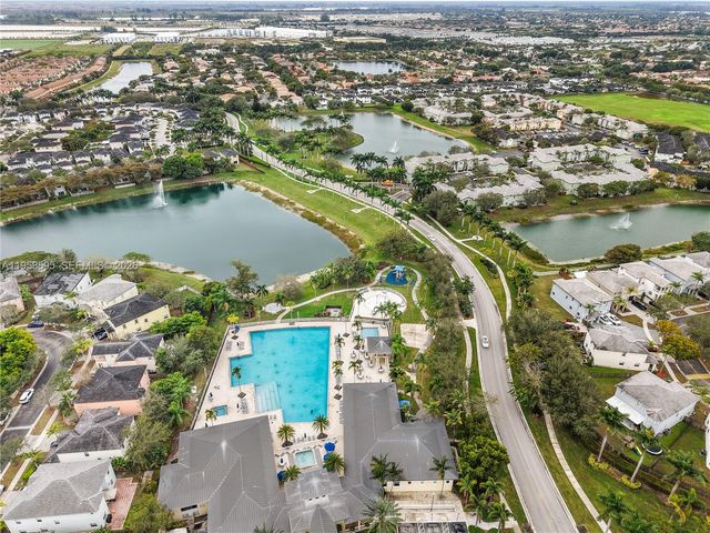 707 SE 32nd Ter, Homestead, FL 33033