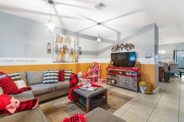 707 SE 32nd Ter, Homestead, FL 33033