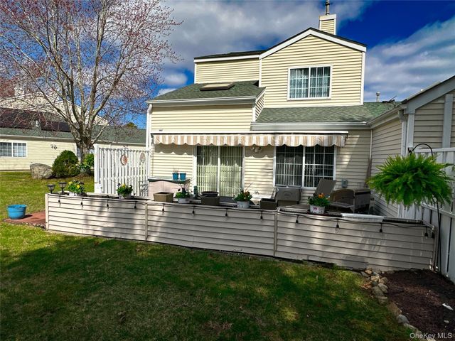 142 Farm House Court, Manorville, NY 11949