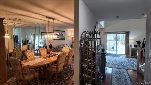 142 Farm House Court, Manorville, NY 11949