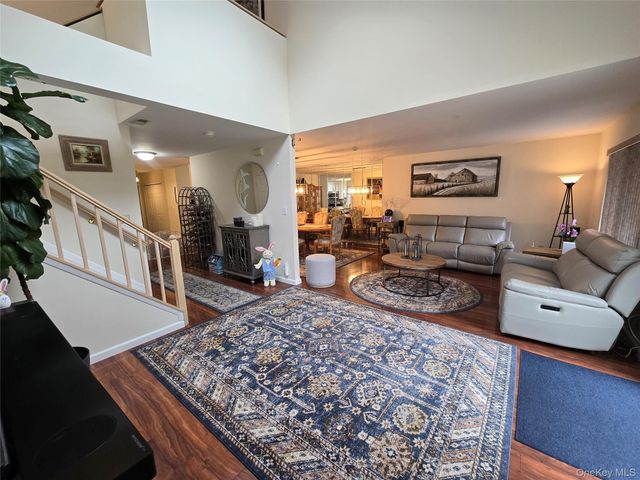 142 Farm House Court, Manorville, NY 11949