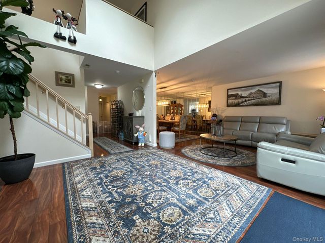 142 Farm House Court, Manorville, NY 11949