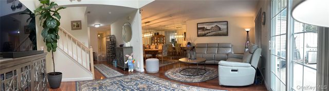 142 Farm House Court, Manorville, NY 11949