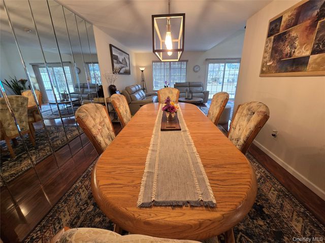 142 Farm House Court, Manorville, NY 11949