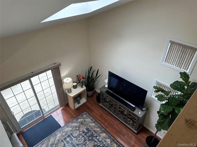142 Farm House Court, Manorville, NY 11949