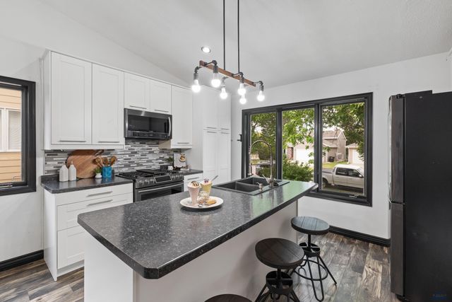 1215 RANGE VIEW CIR, Rapid City, SD 57701