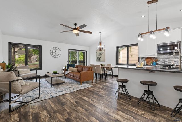 1215 RANGE VIEW CIR, Rapid City, SD 57701