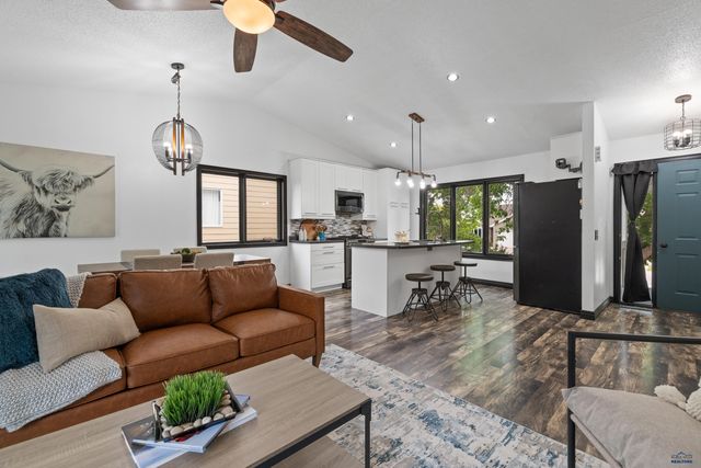 1215 RANGE VIEW CIR, Rapid City, SD 57701