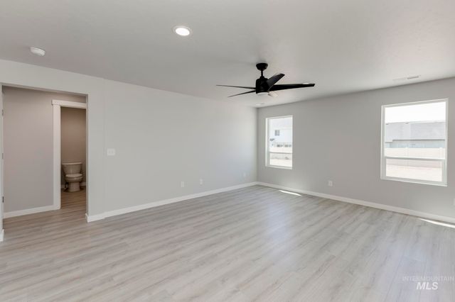 8166 E Cool River Lp, Nampa, ID 83687