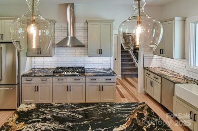 80 Sharon Road, Fairview, NC 28730