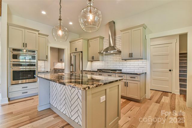 80 Sharon Road, Fairview, NC 28730