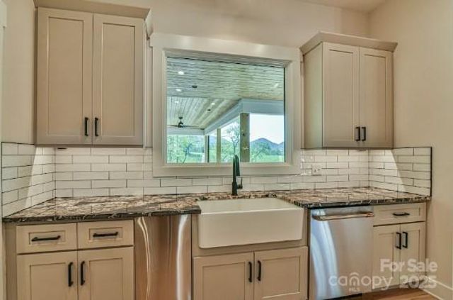 80 Sharon Road, Fairview, NC 28730