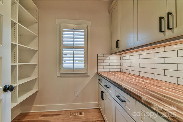 80 Sharon Road, Fairview, NC 28730